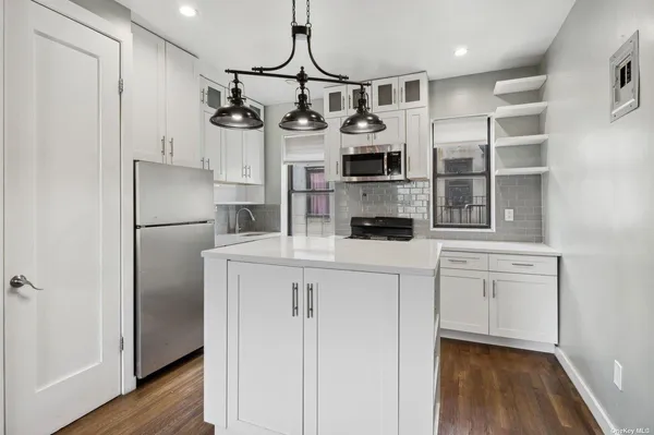 $329,000 | 21-16 35th Street, Unit 5B | Astoria