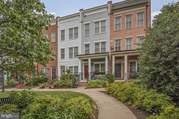 $760,000 | 586 Regent Place Northeast, Washington, DC 20017