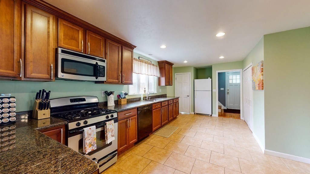 48 Proctor Street Worcester, MA 01606 - Photo 6 of 33 Gallery Image 6