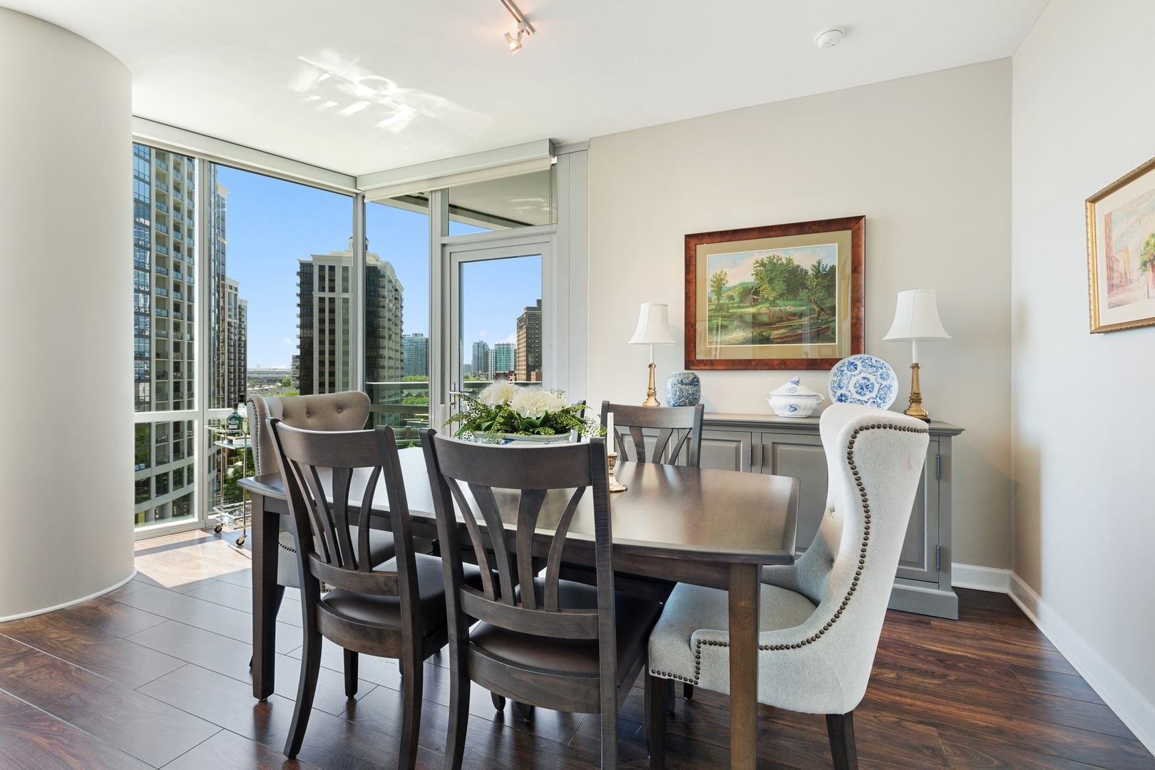 1201 South Prairie Avenue, Unit 805 Chicago, IL 60605 - Photo 5 of 23 a dining room with furniture and window