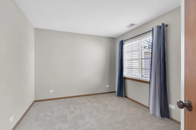 $2,500 | 239 Camel Bend Court, Unit 4, Streamwood, IL 60107