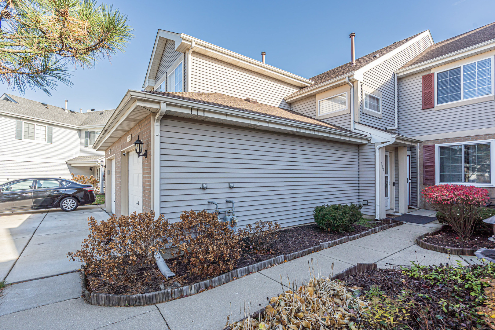 239 Camel Bend Court, Unit 4 Schaumburg, IL 60107 - Photo 2 of 22