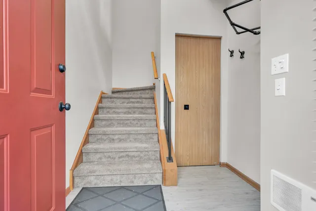 $2,500 | 239 Camel Bend Court, Unit 4, Streamwood, IL 60107