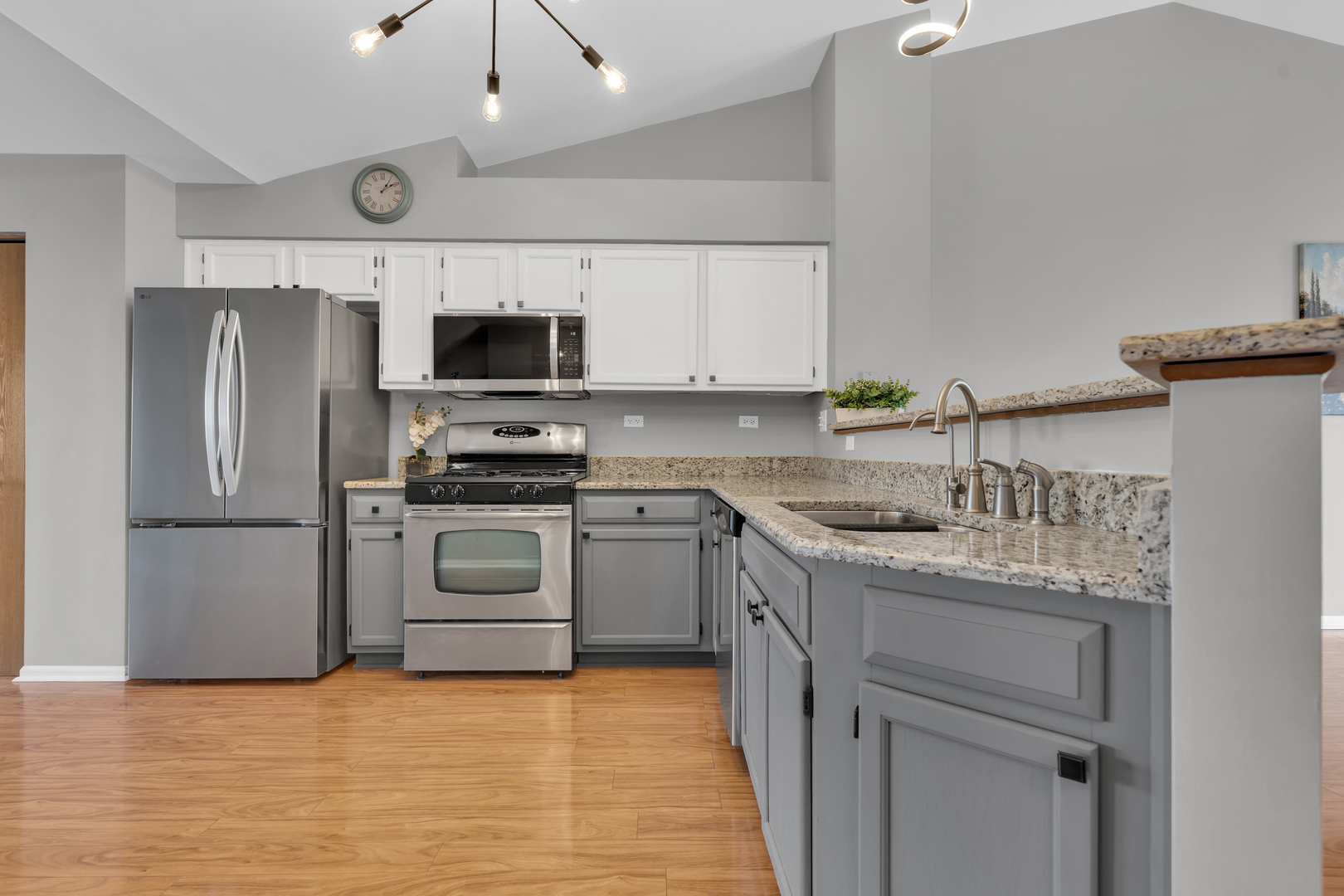 239 Camel Bend Court, Unit 4 Schaumburg, IL 60107 - Photo 5 of 22