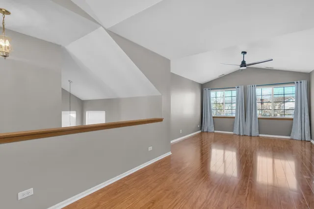 $2,500 | 239 Camel Bend Court, Unit 4, Streamwood, IL 60107