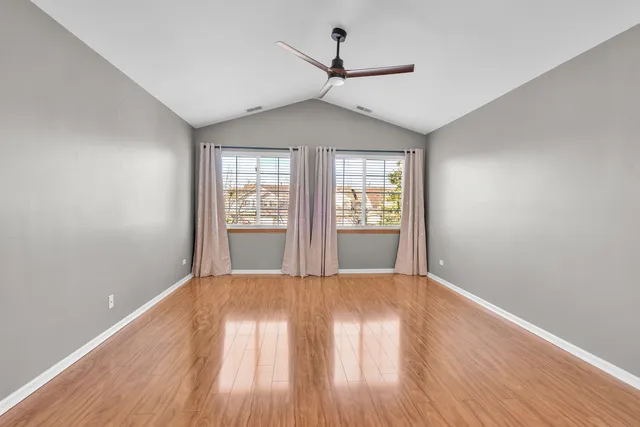 $2,500 | 239 Camel Bend Court, Unit 4, Streamwood, IL 60107