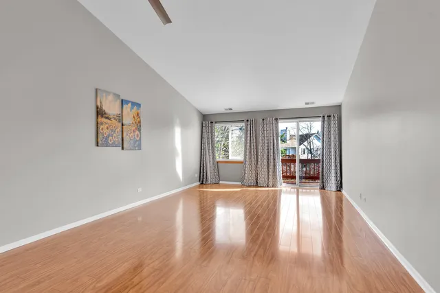 $2,500 | 239 Camel Bend Court, Unit 4, Streamwood, IL 60107