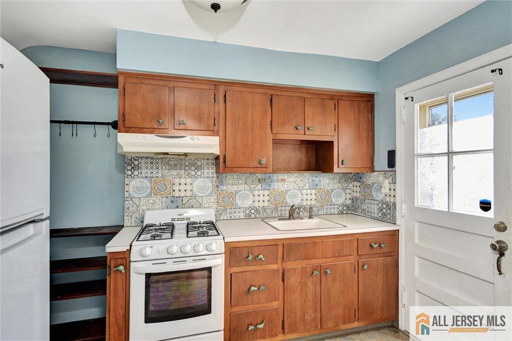 427 Crows Mill Road Fords, NJ 08863 - Photo 5 of 13 Gallery Image 5
