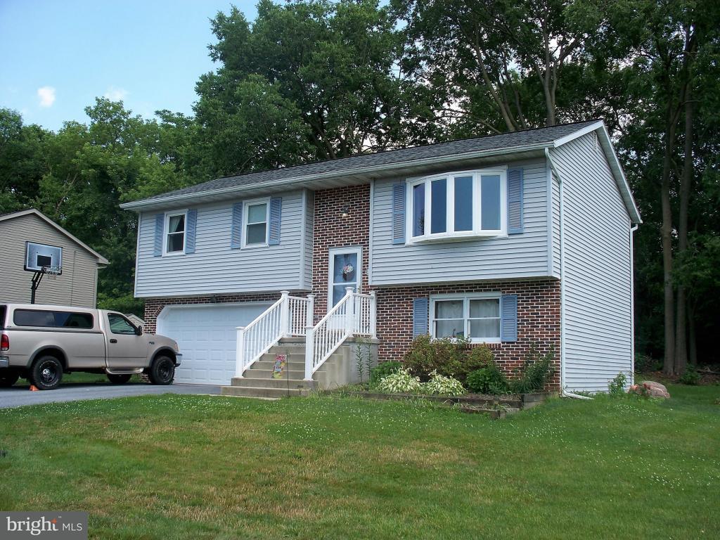 77 Browning Road Lancaster, PA 17602 - Photo 2 of 17 Gallery Image 2