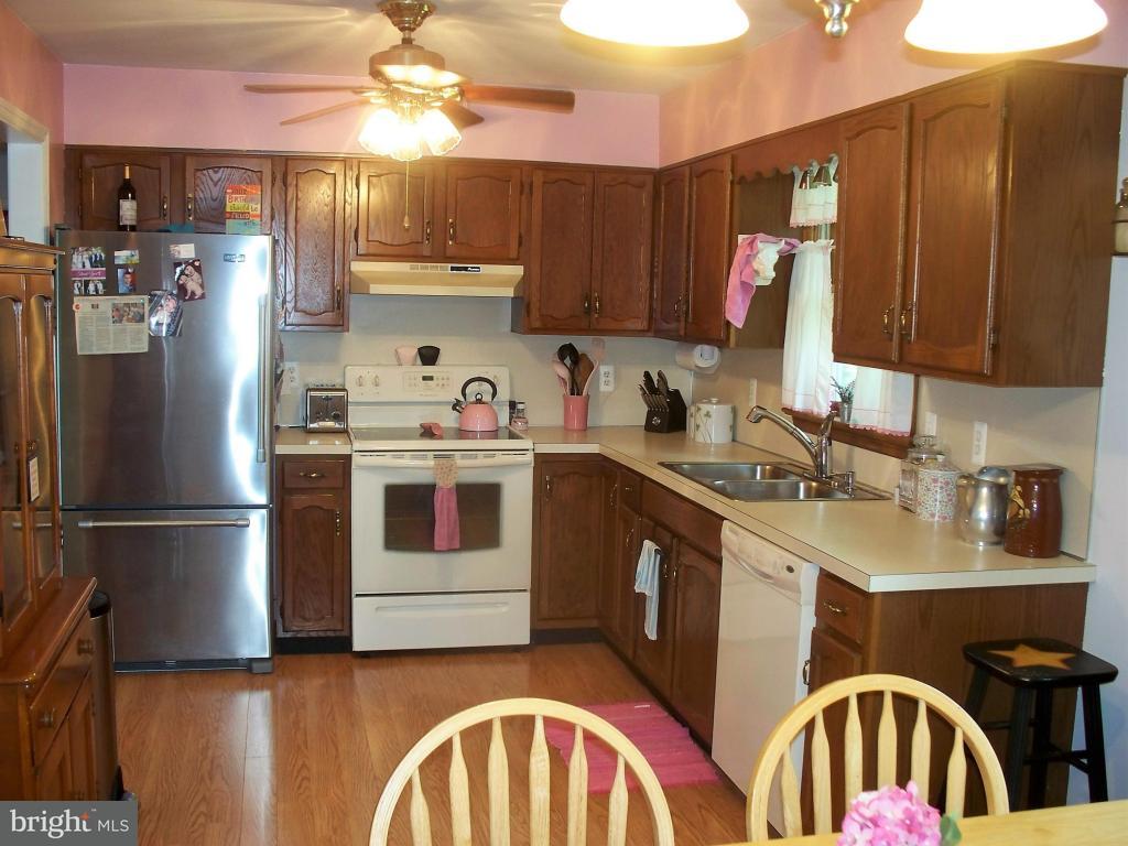 77 Browning Road Lancaster, PA 17602 - Photo 4 of 17 Gallery Image 4