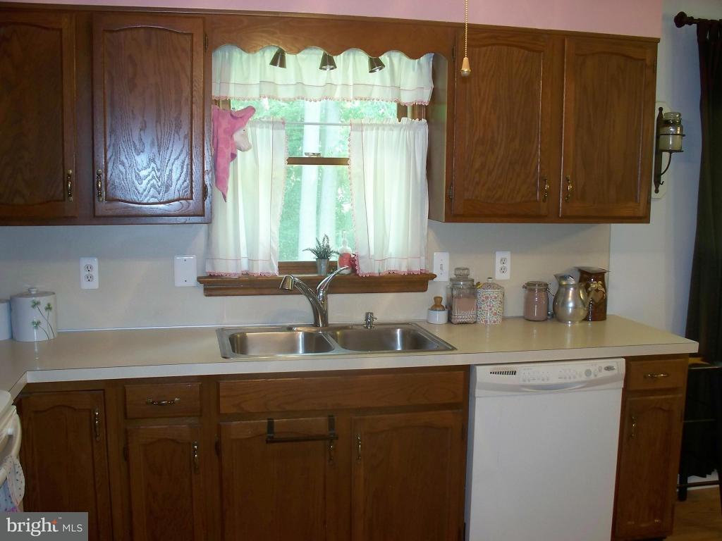 77 Browning Road Lancaster, PA 17602 - Photo 6 of 17 Gallery Image 6