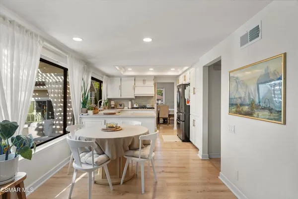 $940,000 | 23503 Vía Decano, Valencia, CA 91355