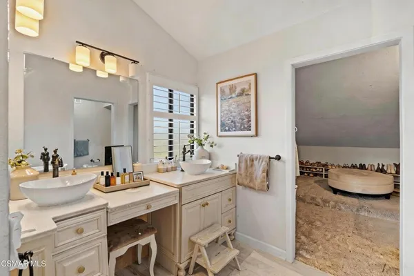 $940,000 | 23503 Vía Decano, Valencia, CA 91355