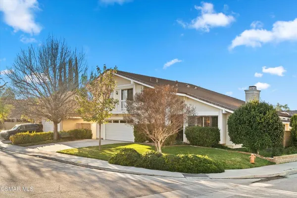 $940,000 | 23503 Vía Decano, Valencia, CA 91355