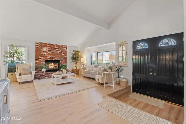 $940,000 | 23503 Vía Decano, Valencia, CA 91355