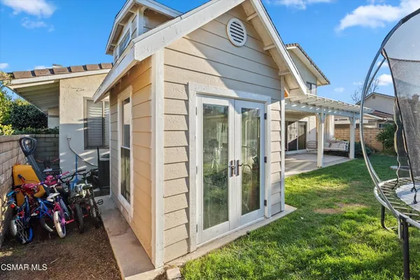 $940,000 | 23503 Vía Decano, Valencia, CA 91355