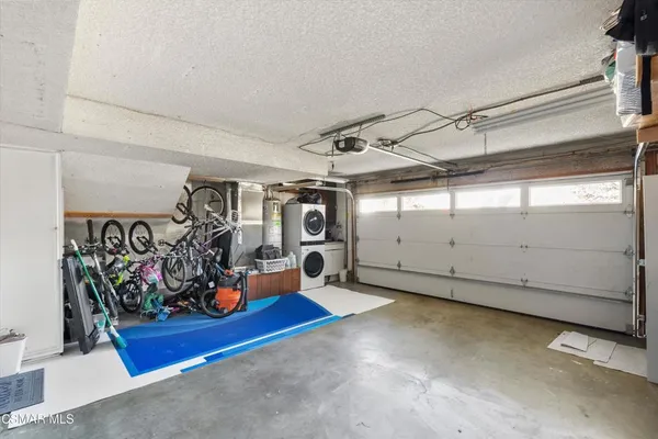 $940,000 | 23503 Vía Decano, Valencia, CA 91355