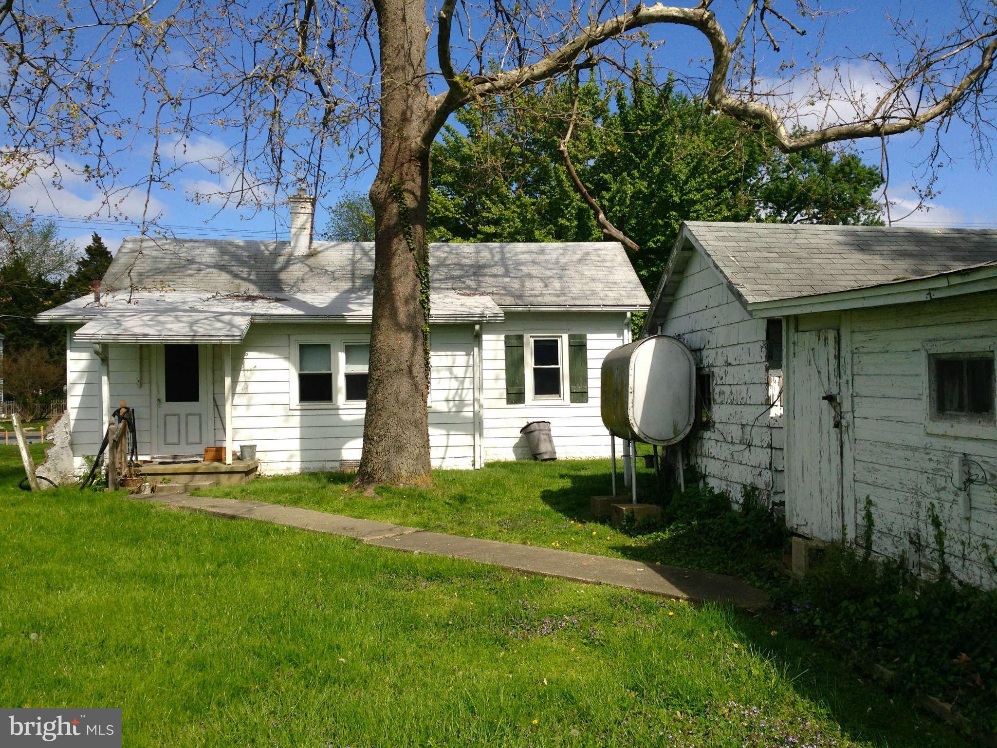 Exterior (Rear)