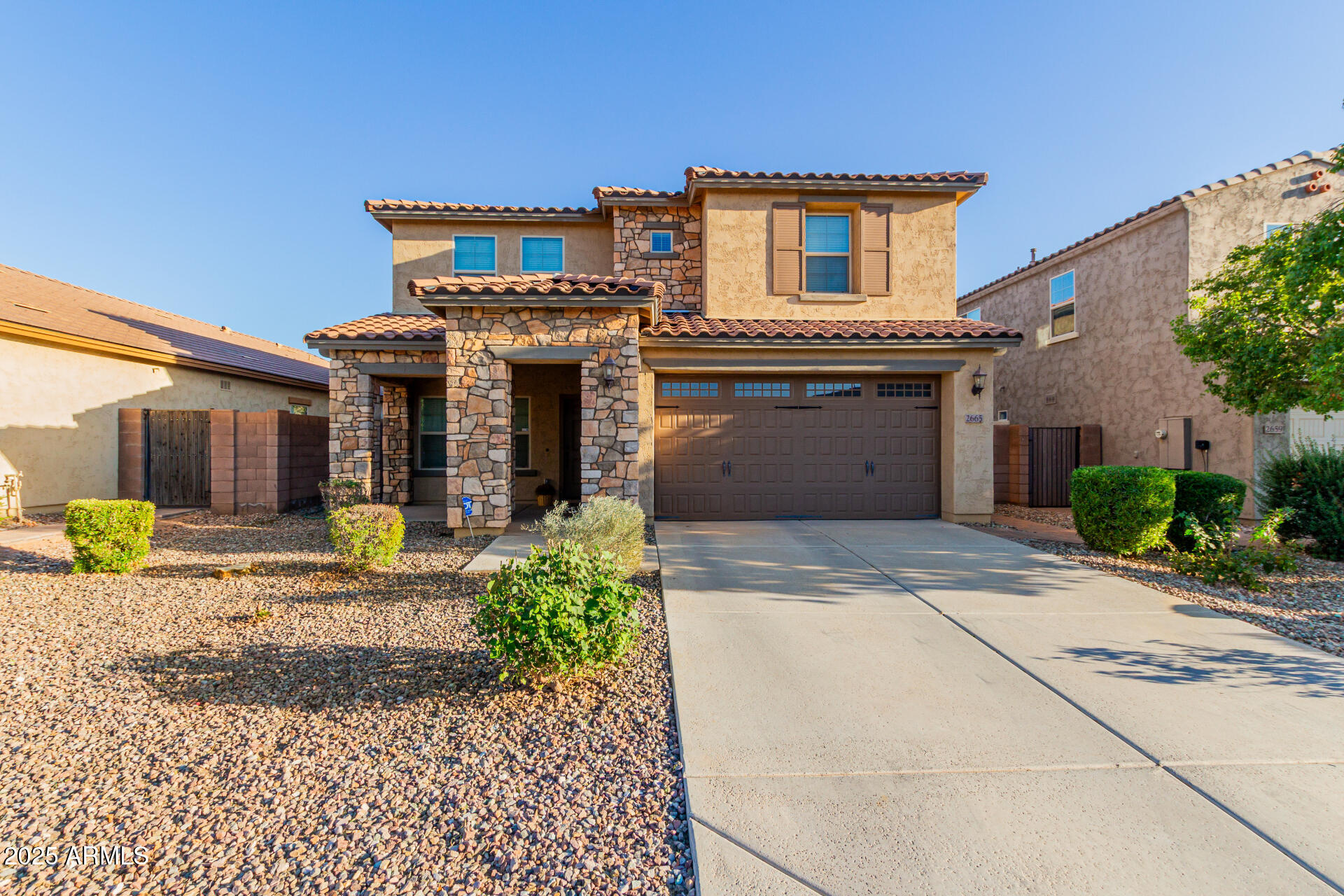 2665 East Gillcrest Road Gilbert, AZ 85298 - Photo 4 of 48 a front view of a house with garden