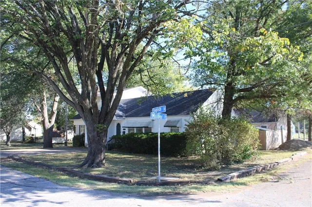 $256,000 | 2011 South English Street, Pittsburg, KS 66762