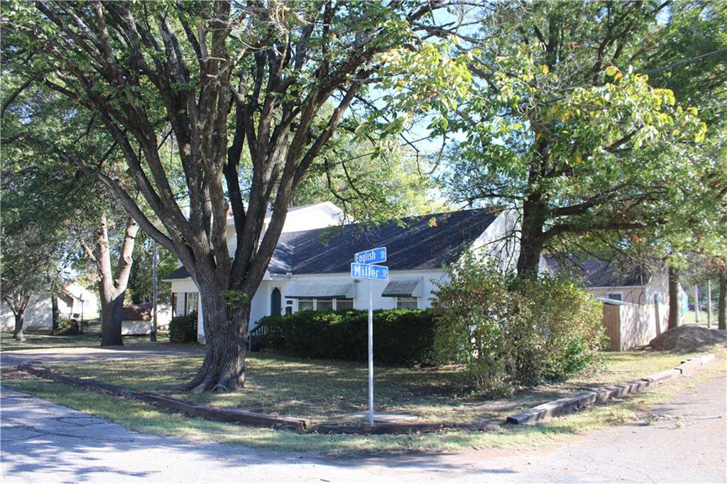 2011 South English Street Pittsburg, KS 66762 - Photo 2 of 30