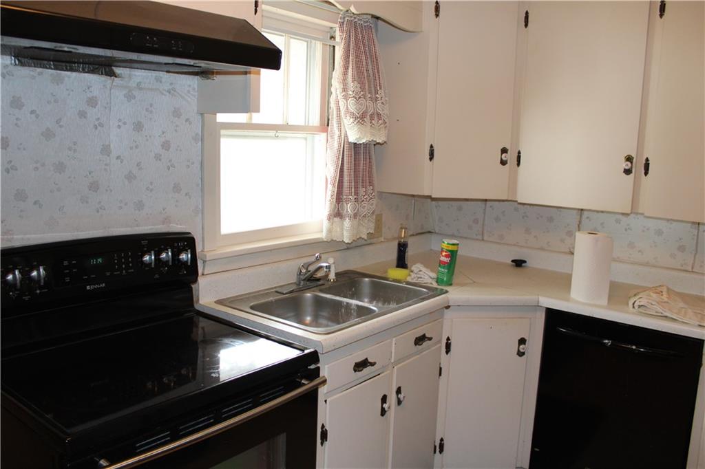 2011 South English Street Pittsburg, KS 66762 - Photo 9 of 30