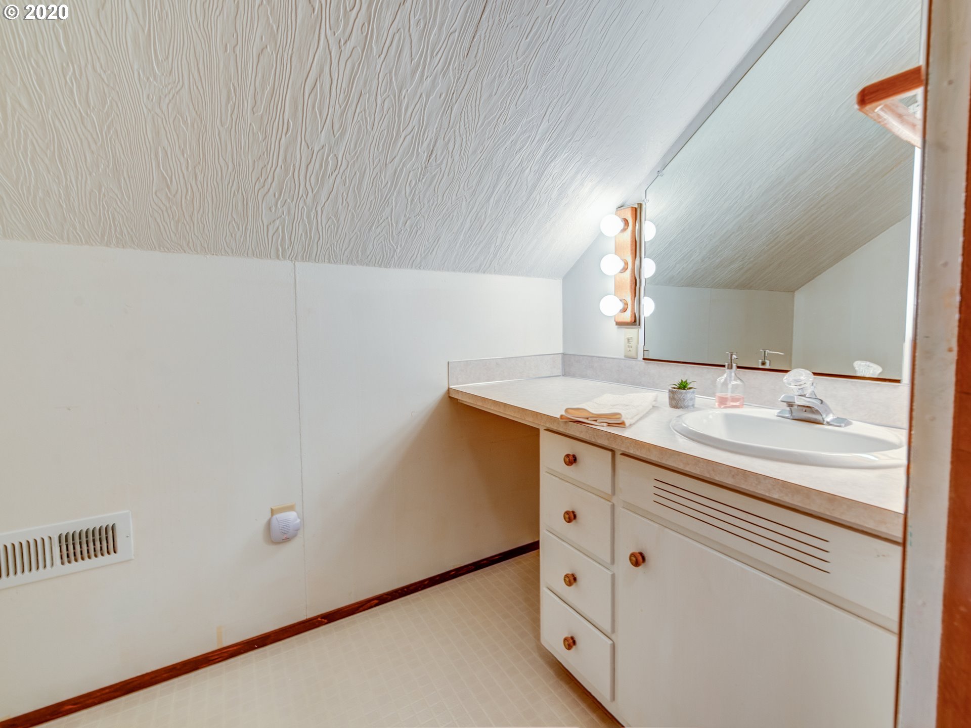8902 McKenzie Highway Springfield, OR 97478 - Photo 17 of 30 Gallery Image 17