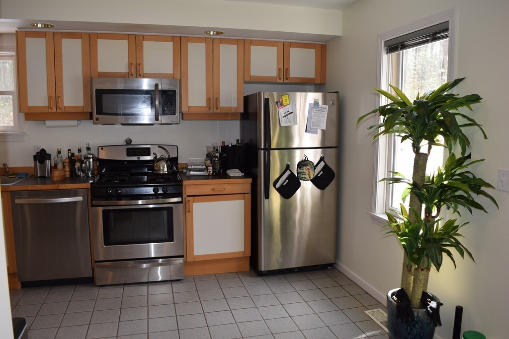 1 Old Amherst Road Belchertown, MA 01007 - Photo 7 of 21