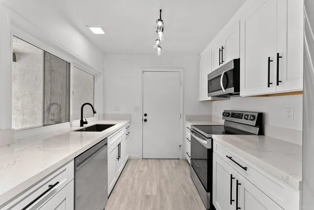 $999,000 | 155 Countrywood Lane, Encinitas, CA 92024