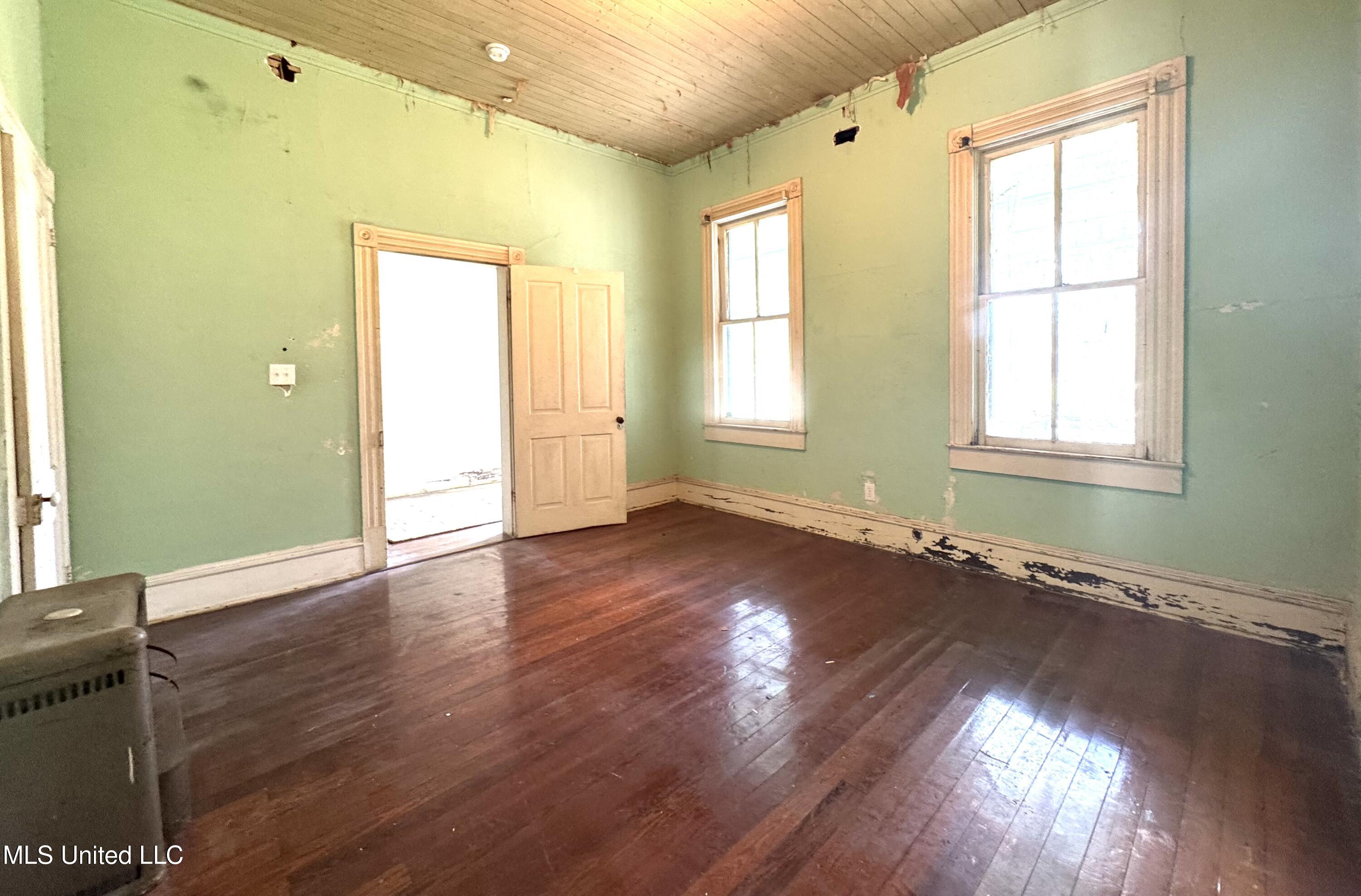 4219 Bellview Avenue Moss Point, MS 39563 - Photo 14 of 26 FRONT BEDROOM