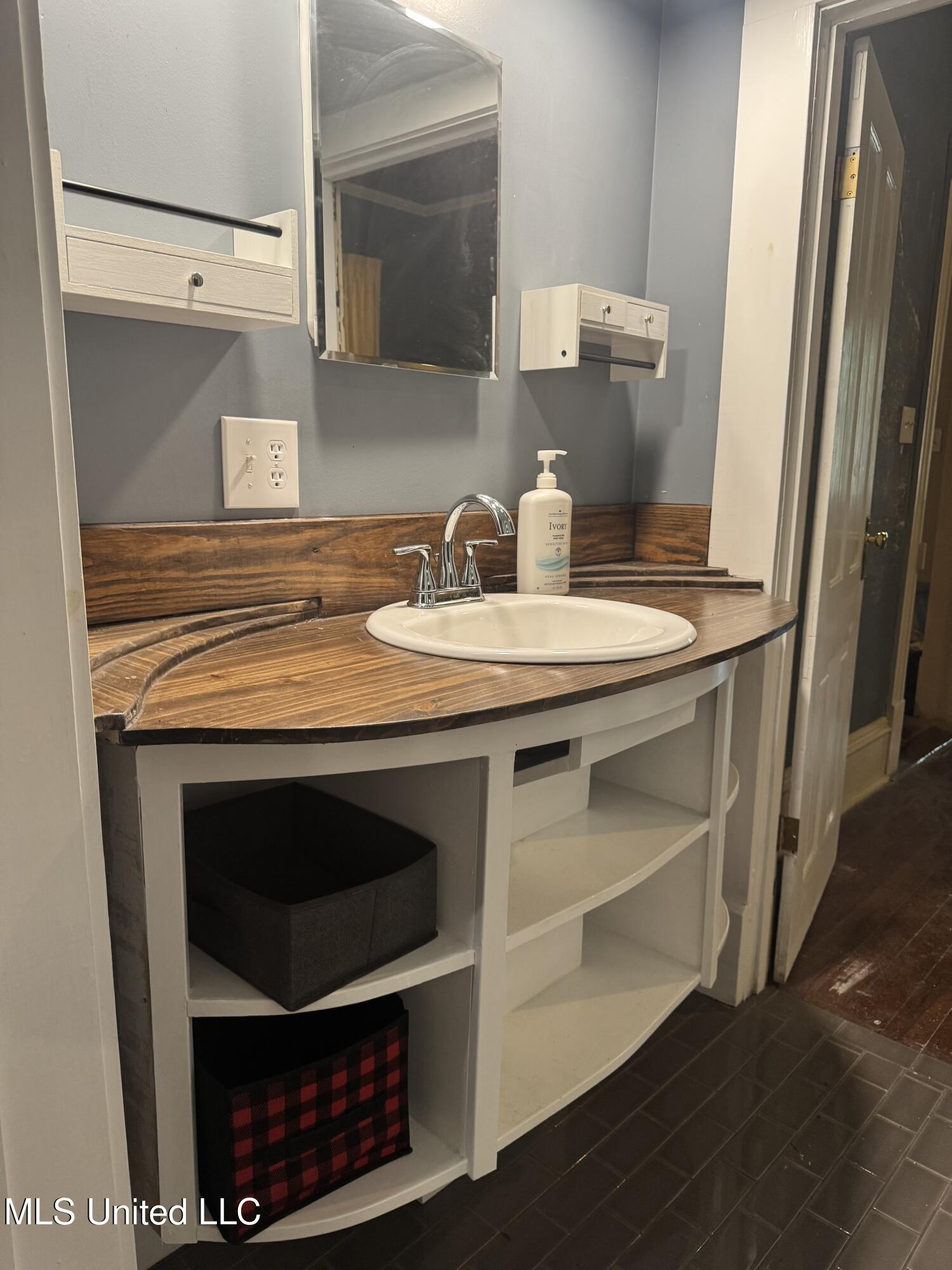 4219 Bellview Avenue Moss Point, MS 39563 - Photo 16 of 26 MASTER BATHROOM