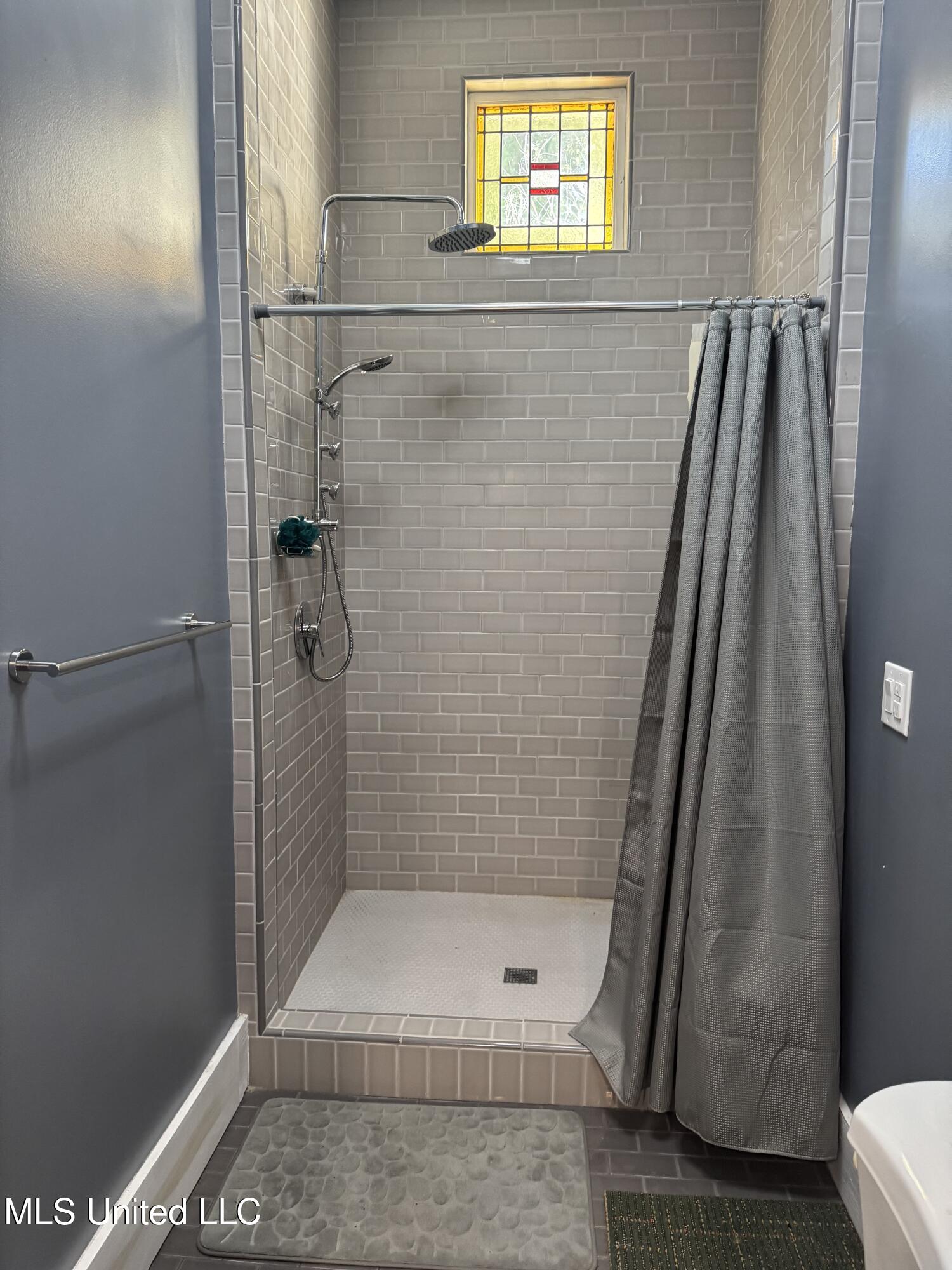 4219 Bellview Avenue Moss Point, MS 39563 - Photo 17 of 26 MASTER BATHROOM