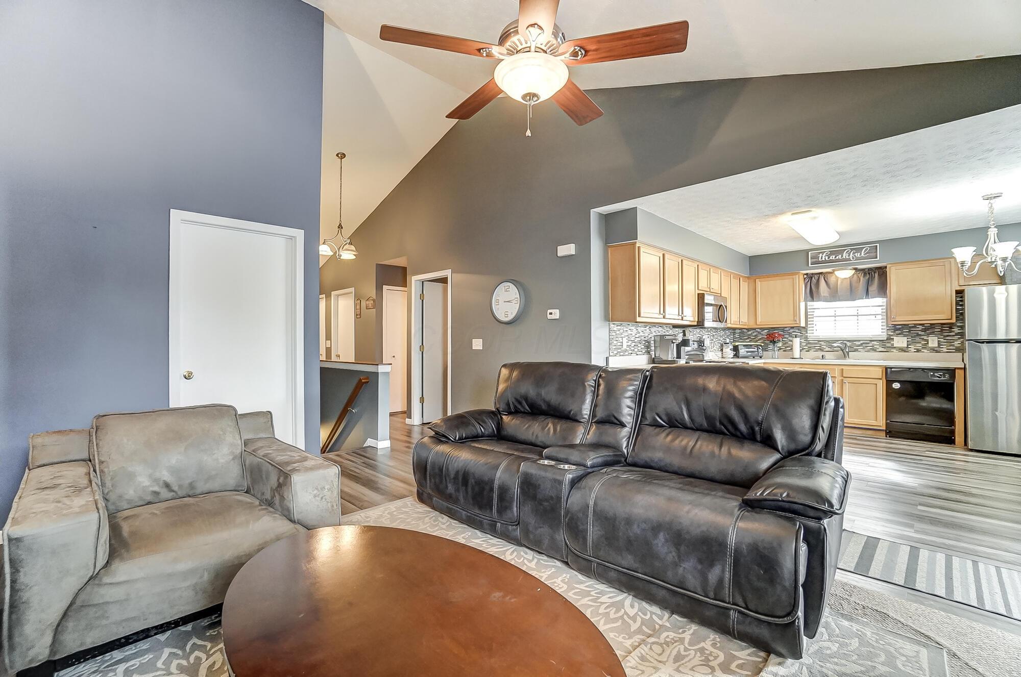 2533 Locksley Road Grove City, OH 43123 - Photo 6 of 34 Living Room
