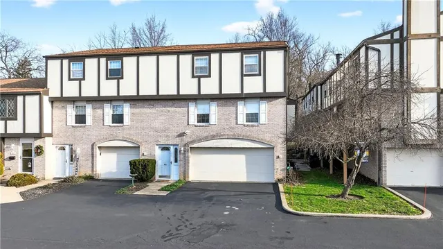 $299,000 | 44 Oxford Court, Pittsburgh, PA 15237