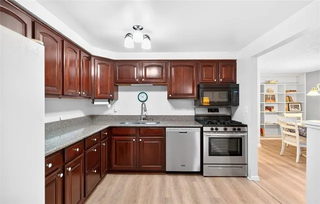 $299,000 | 44 Oxford Court, Pittsburgh, PA 15237