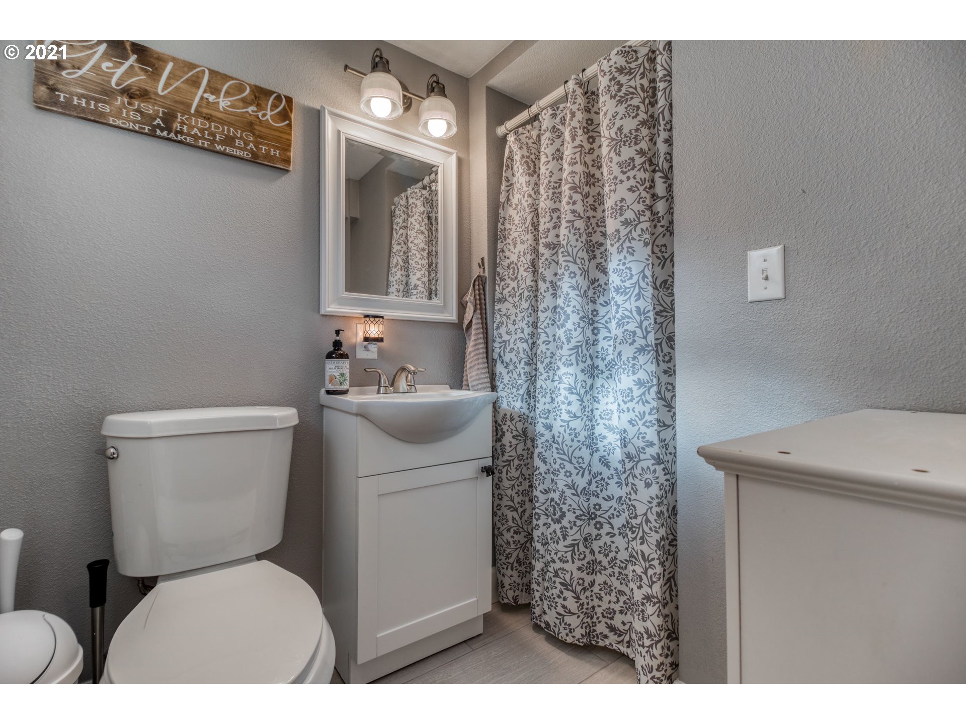 1913 Northeast 199th Street Ridgefield, WA 98642 - Photo 22 of 30 a bathroom with a toilet sink and mirror