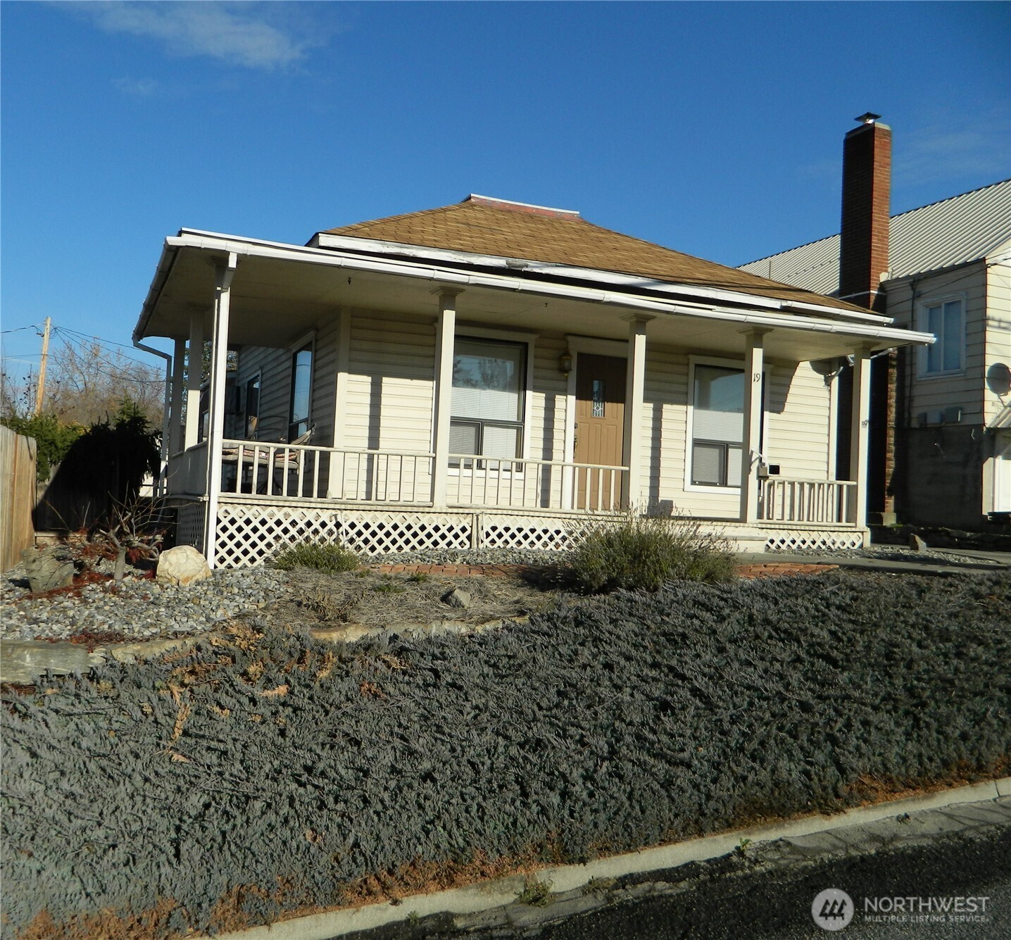 19 3rd Street Tonasket, WA 98855 - Photo 3 of 21 a front view of a house with a yard