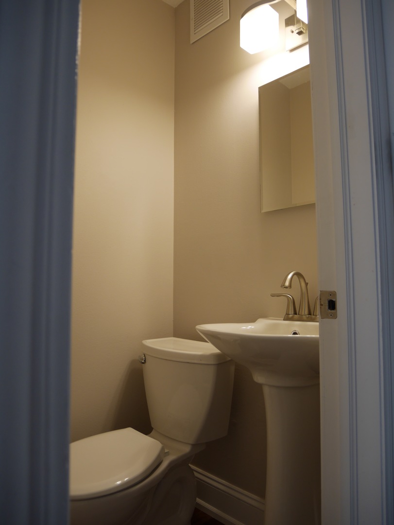 6166 North Sheridan Road, Unit 14F Chicago, IL 60660 - Photo 12 of 27