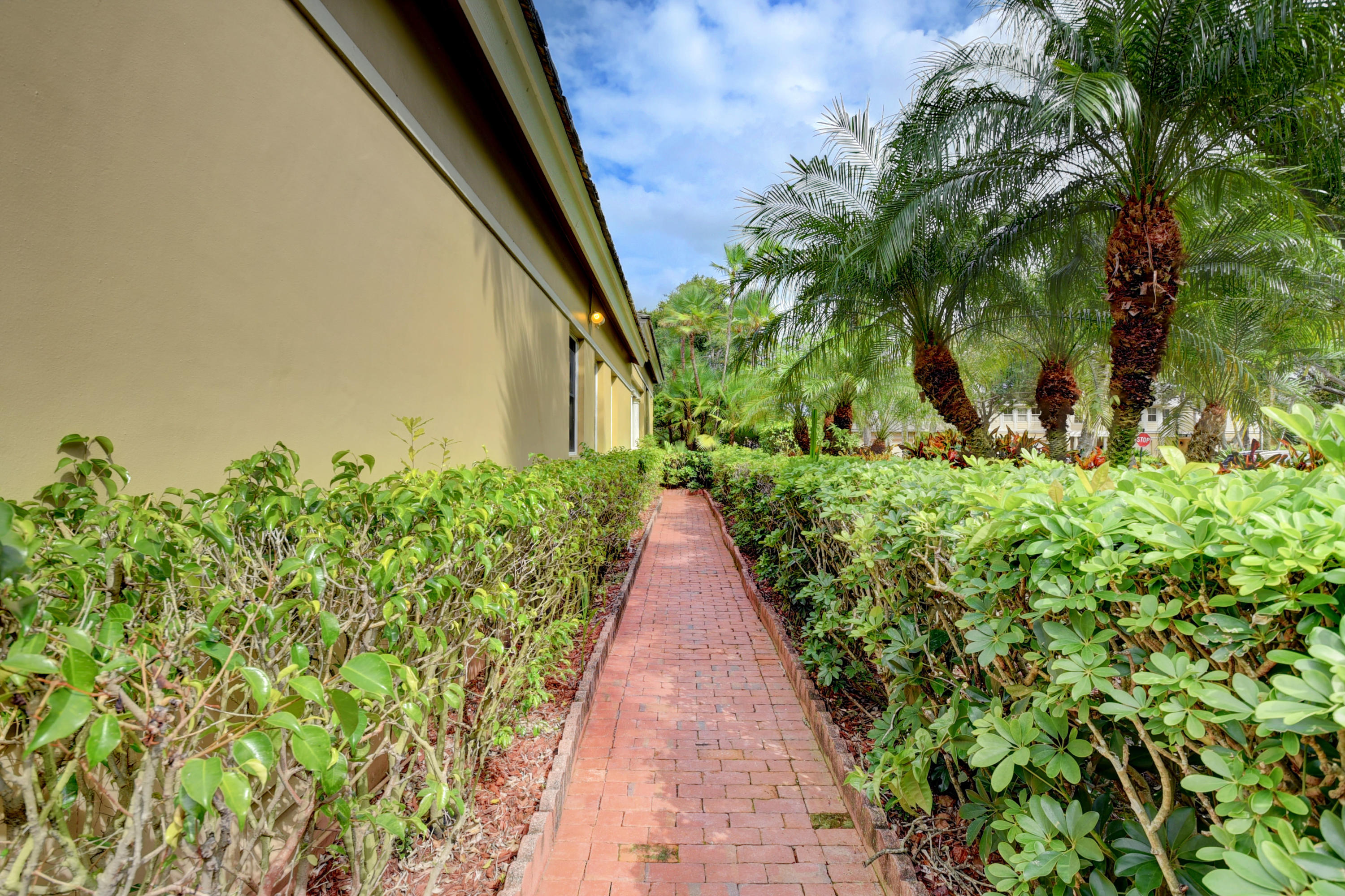 5738 Northwest 39th Way Boca Raton, FL 33496 - Photo 3 of 29 Virtuals1 (3)