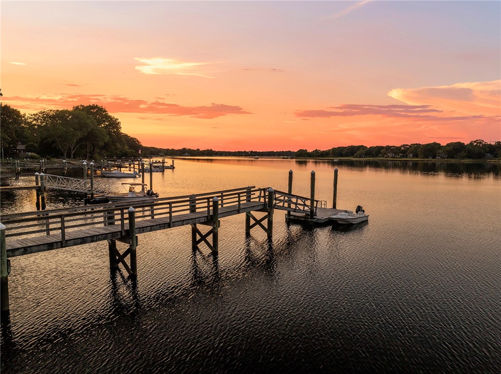 29 Riverside Drive Barrington, RI 02806 - Photo 3 of 43