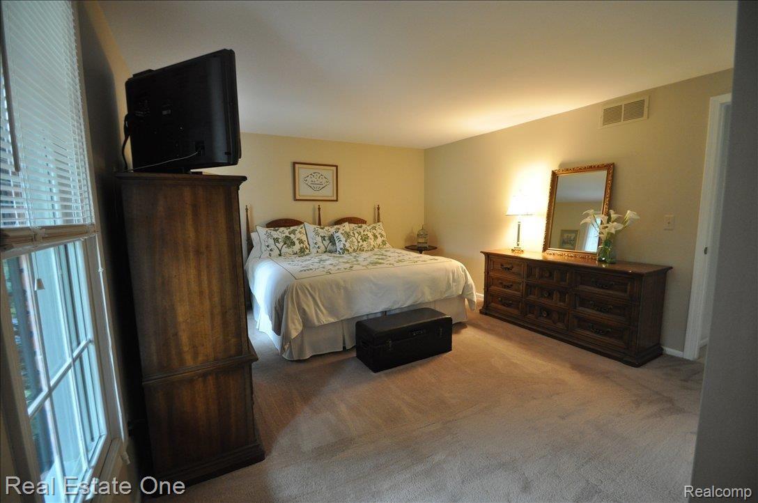 2227 Chippenham Chase Rochester, MI 48306 - Photo 13 of 16 chippenham chase 014.JPG