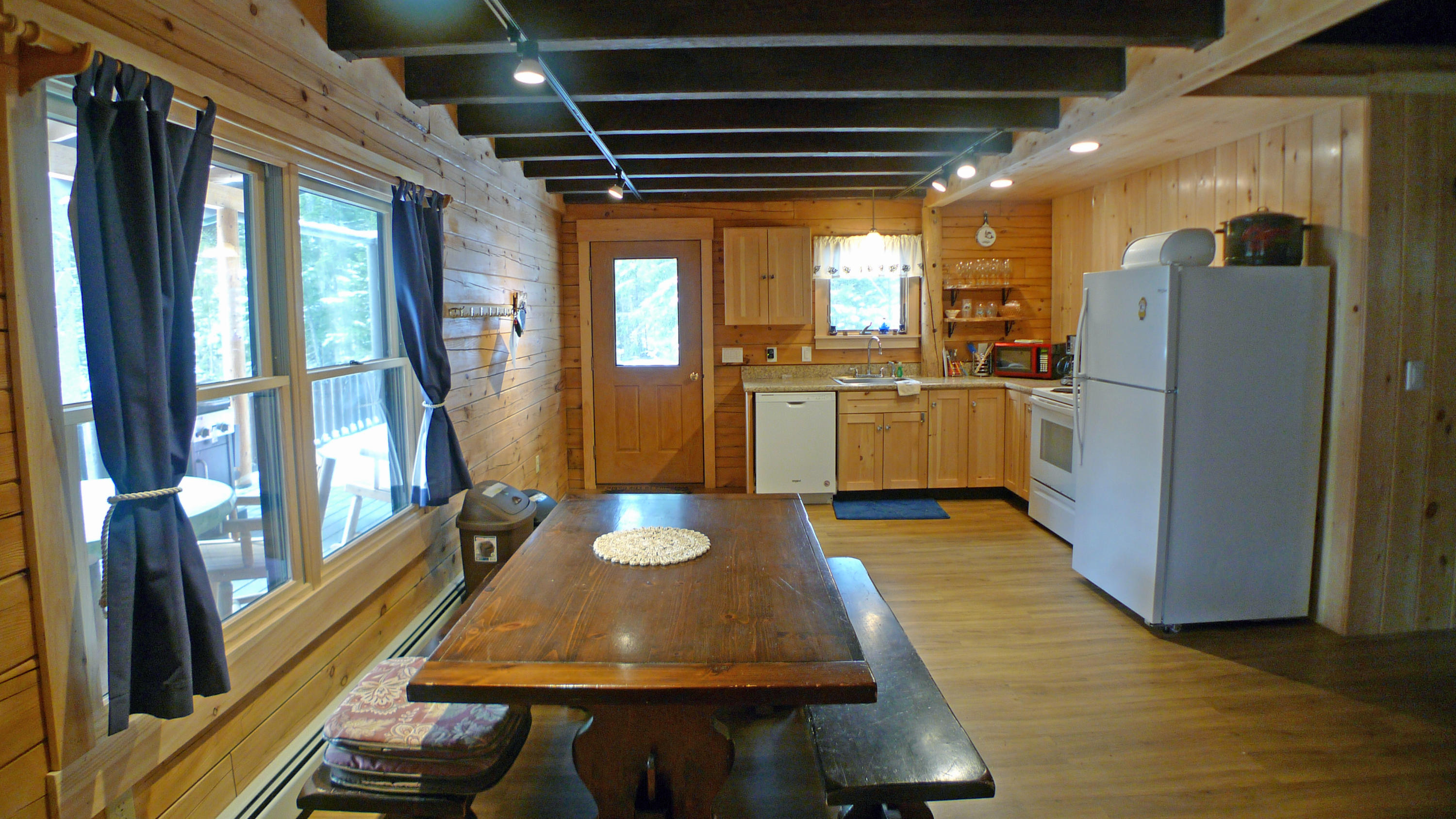 8 Beach Path Road Boothbay Harbor, ME 04538 - Photo 6 of 22 dining-kitchen