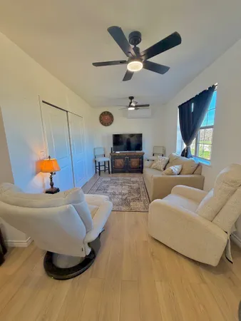 $1,500 | 404 West Haynie Street, Llano, TX 78643