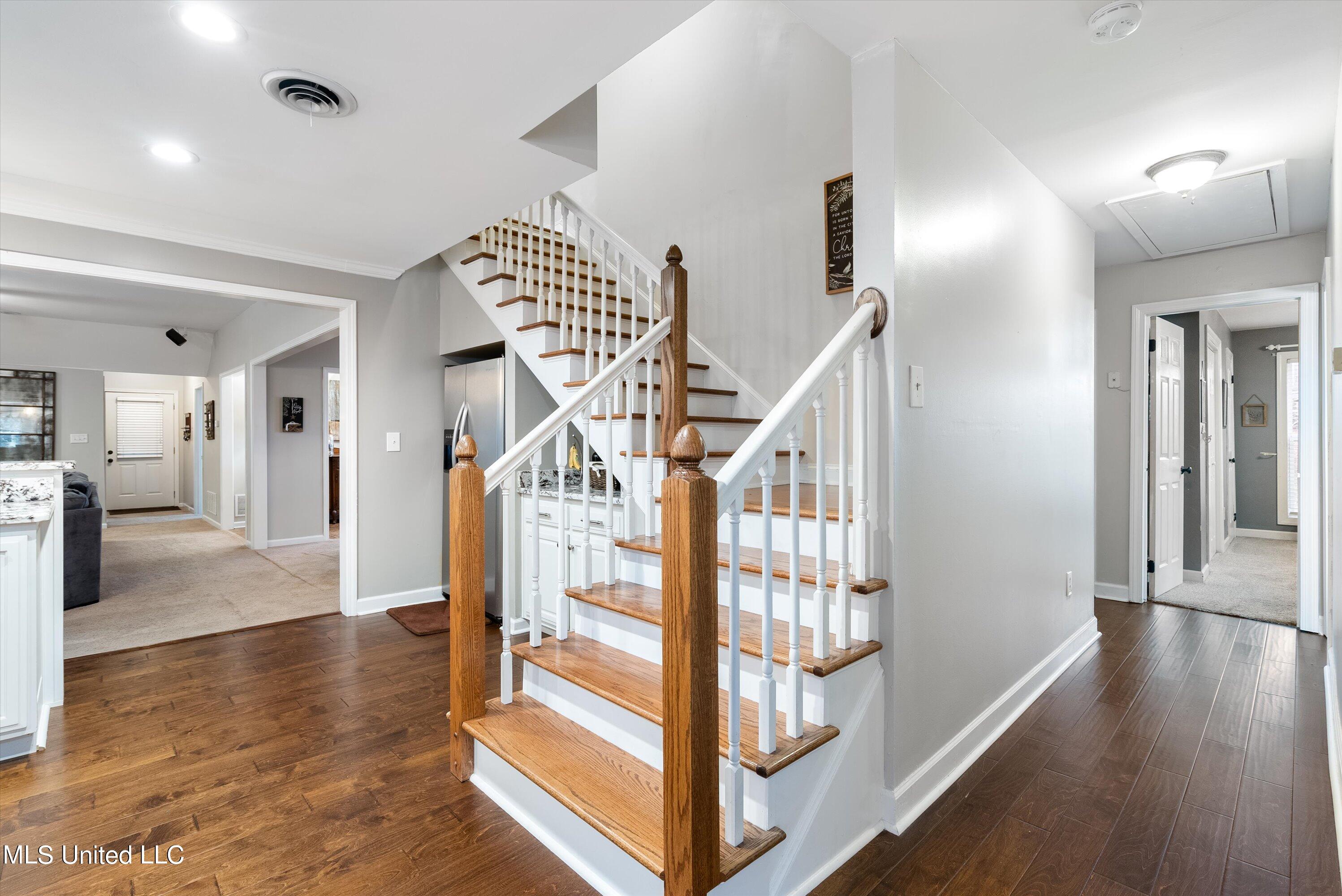 195 Red Banks Road South Byhalia, MS 38611 - Photo 36 of 53 36-Hall to Stairs