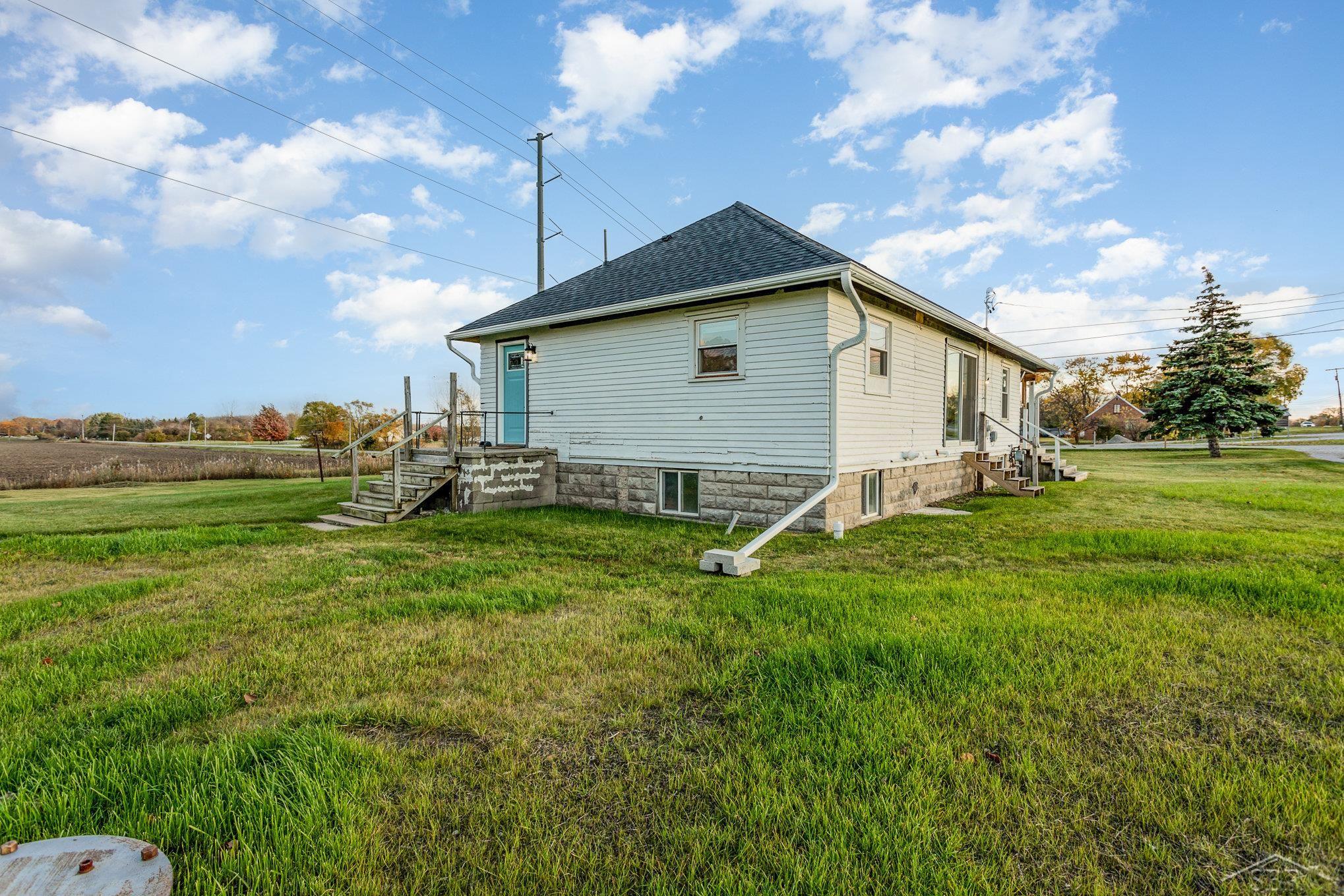 2015 East Parish Road Kawkawlin, MI 48631 - Photo 25 of 35
