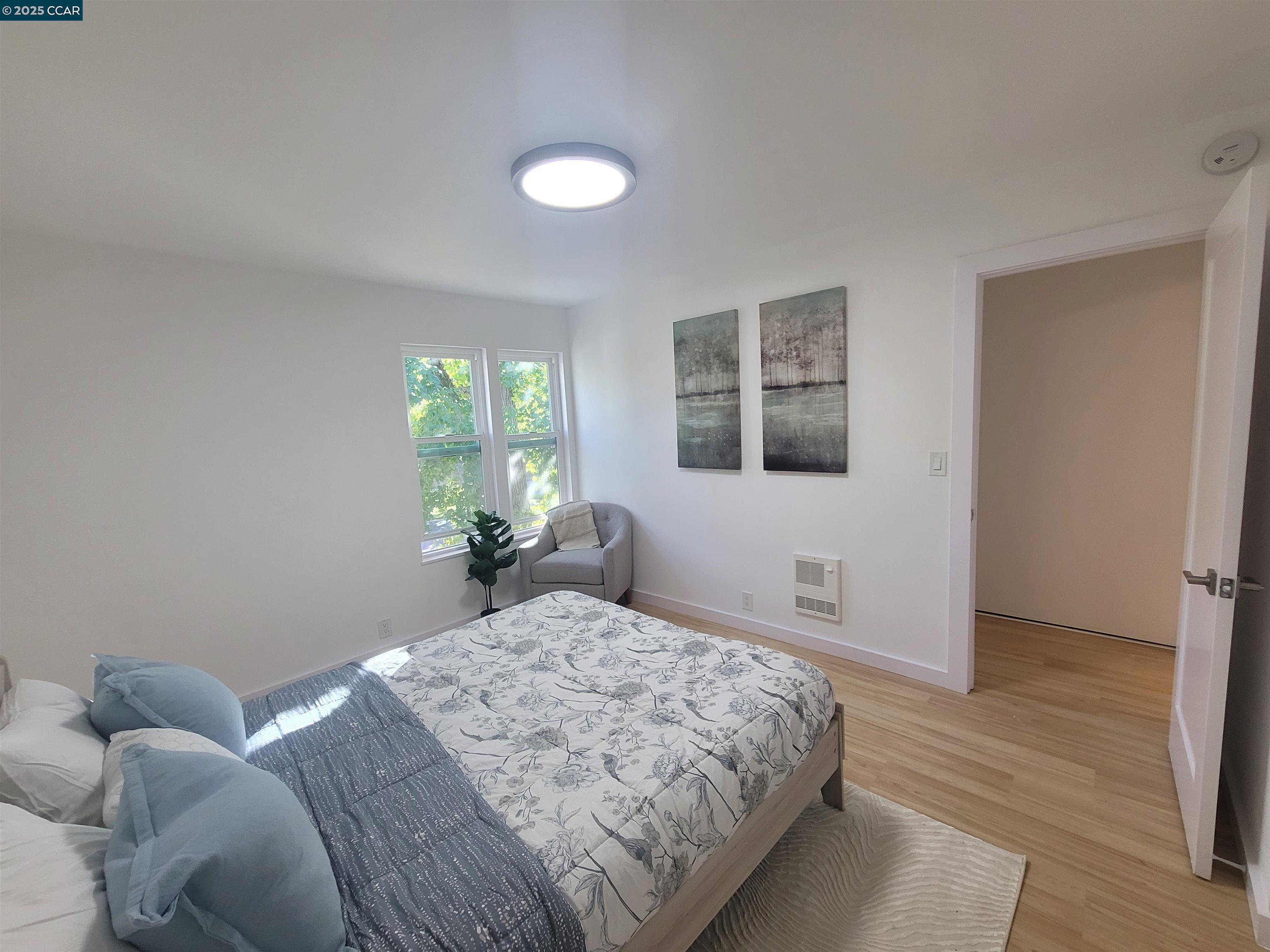 375 Camelback Road, Unit 23 Pleasant Hill, CA 94523 - Photo 29 of 58 a bedroom with a bed and a window