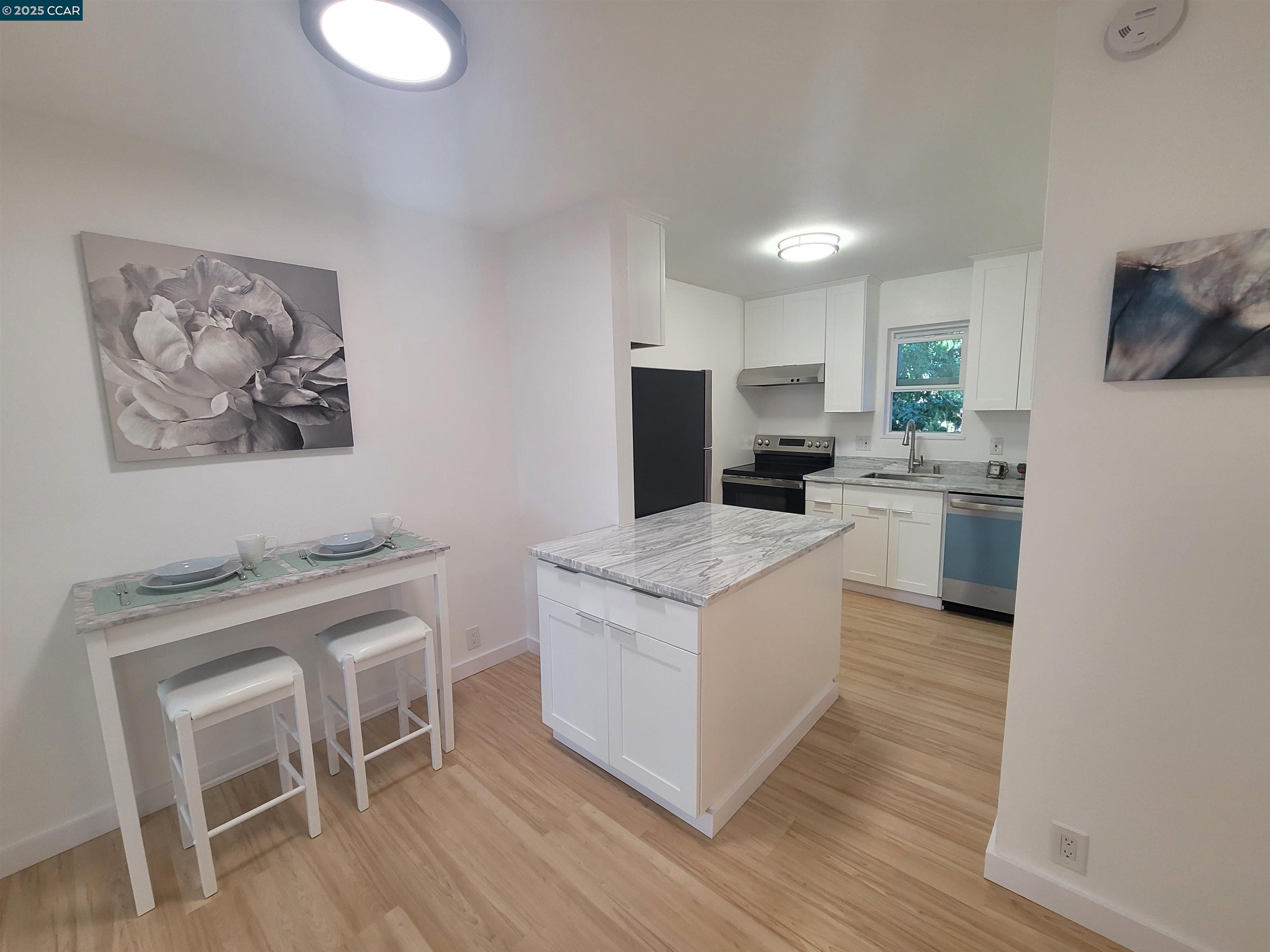 375 Camelback Road, Unit 23 Pleasant Hill, CA 94523 - Photo 33 of 42 a kitchen with a stove a refrigerator and a dining table