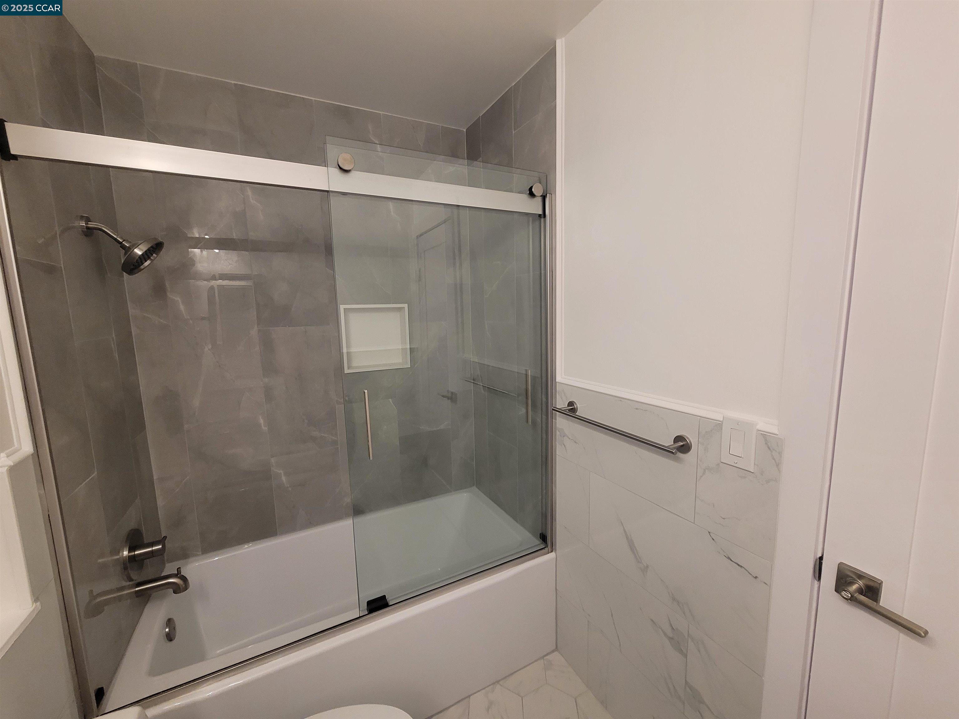 375 Camelback Road, Unit 23 Pleasant Hill, CA 94523 - Photo 37 of 58 a bathroom with a shower and a bath tub