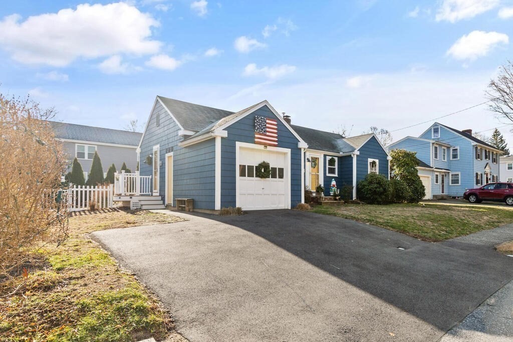 11 Harwick Road Wakefield, MA 01880 - Photo 2 of 32 Gallery Image 2