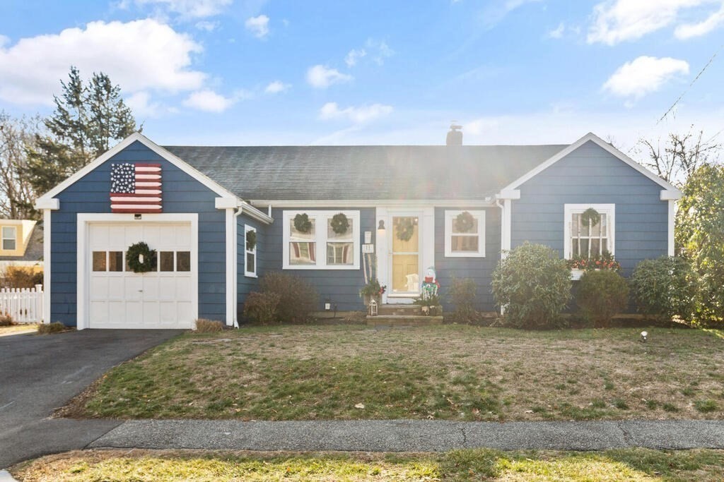 11 Harwick Road Wakefield, MA 01880 - Photo 3 of 32 Gallery Image 3